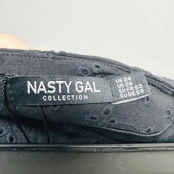 Nasty Gal NWT Black Eyelet Cotton Mini Skirt with Liner and Side Zip Women's 20 - Picture 3 of 9